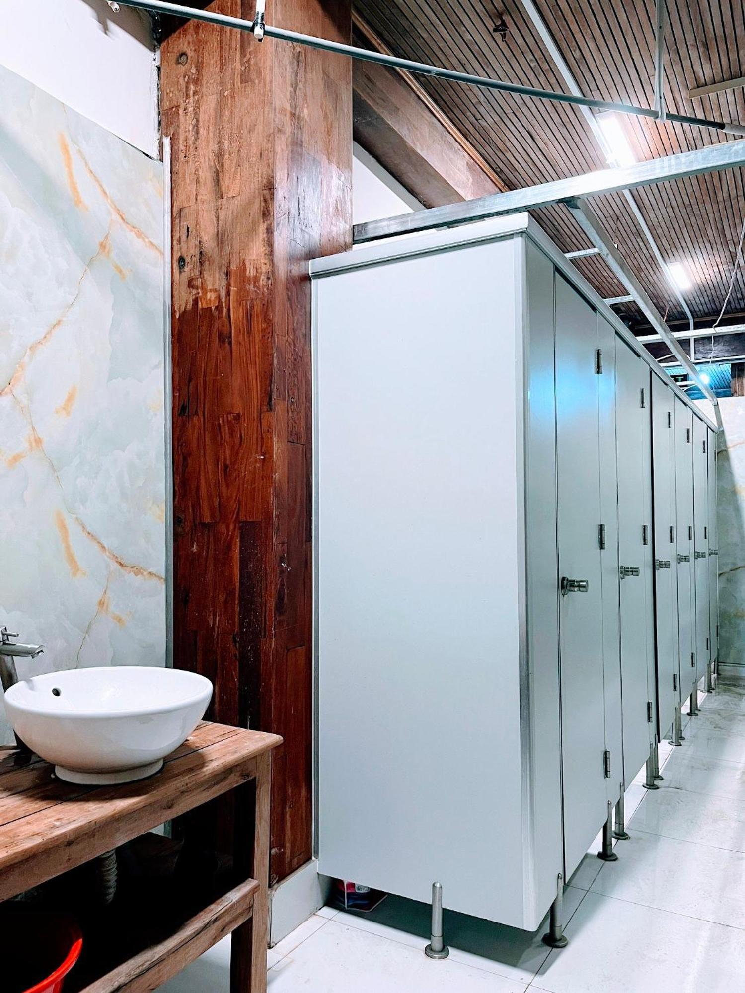 The GK House: Eco-Friendly Central Hostel with Rooftop Views Ho Chi Minh City Exterior photo