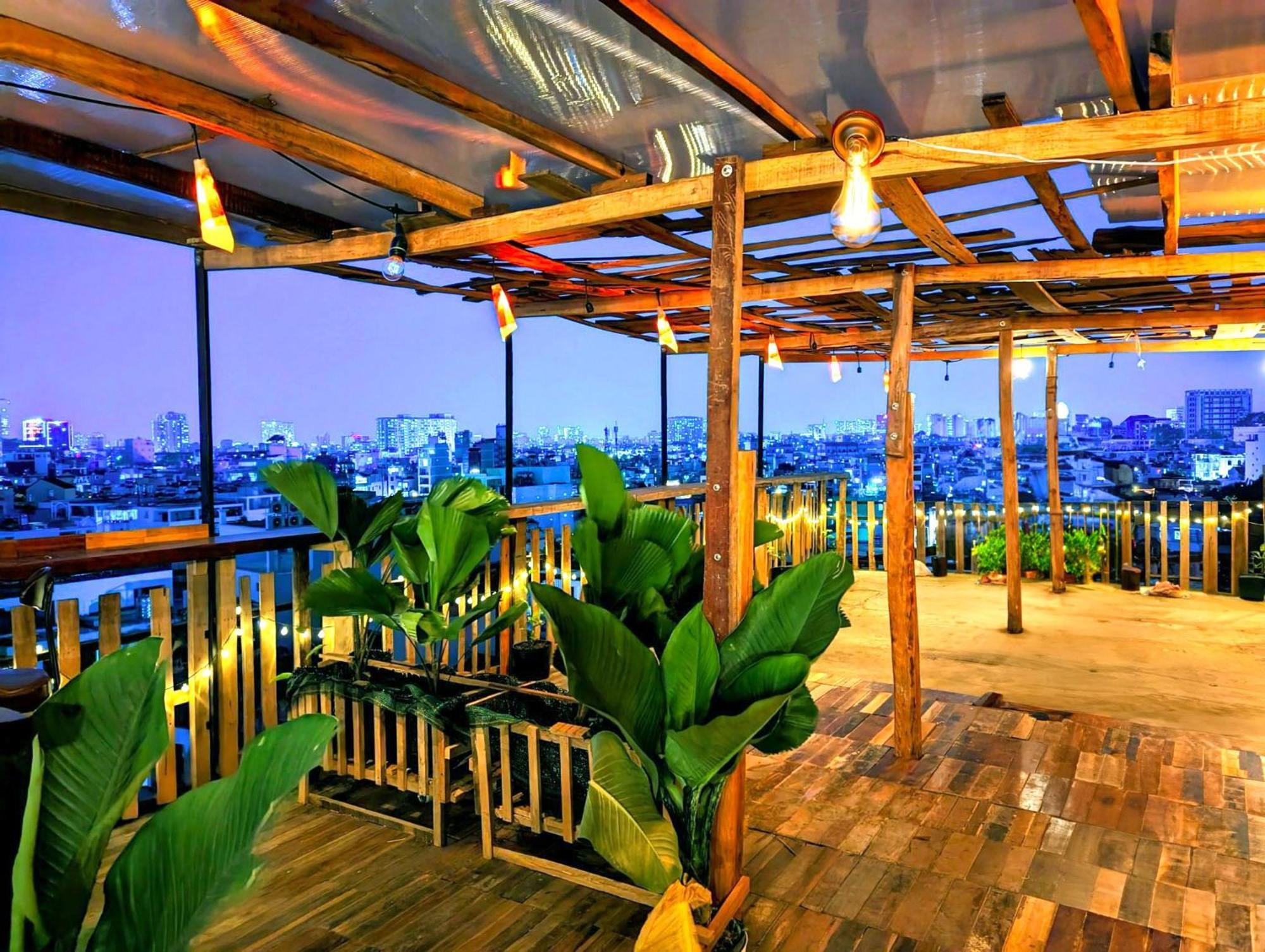 The GK House: Eco-Friendly Central Hostel with Rooftop Views Ho Chi Minh City Exterior photo