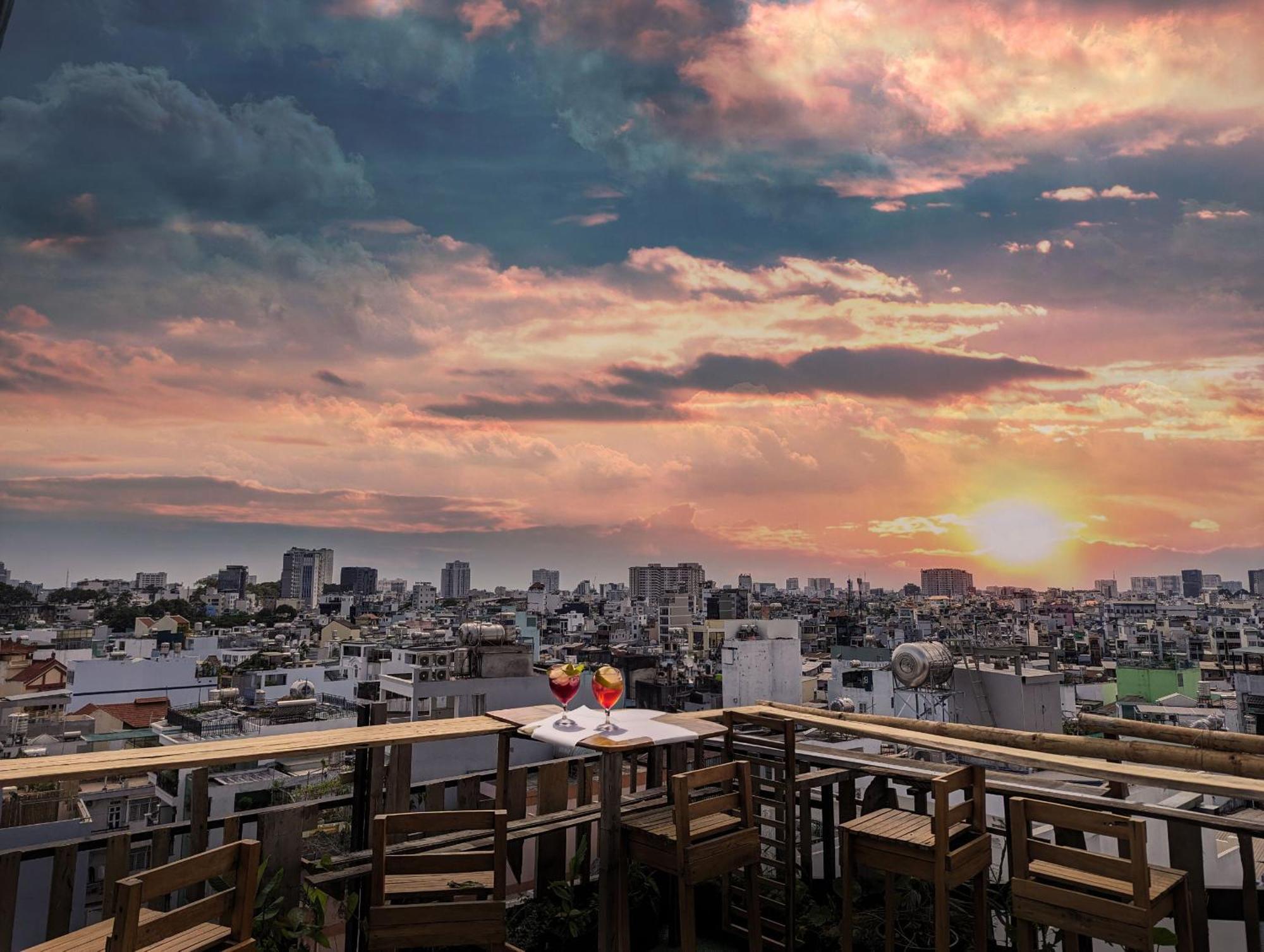 The GK House: Eco-Friendly Central Hostel with Rooftop Views Ho Chi Minh City Exterior photo