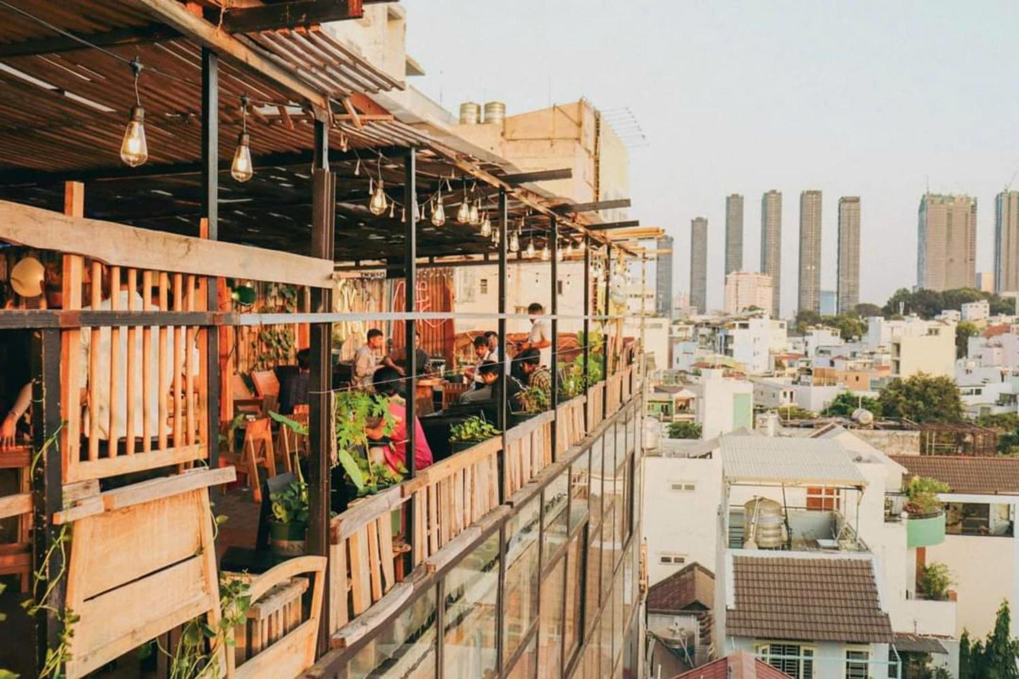 The GK House: Eco-Friendly Central Hostel with Rooftop Views Ho Chi Minh City Exterior photo