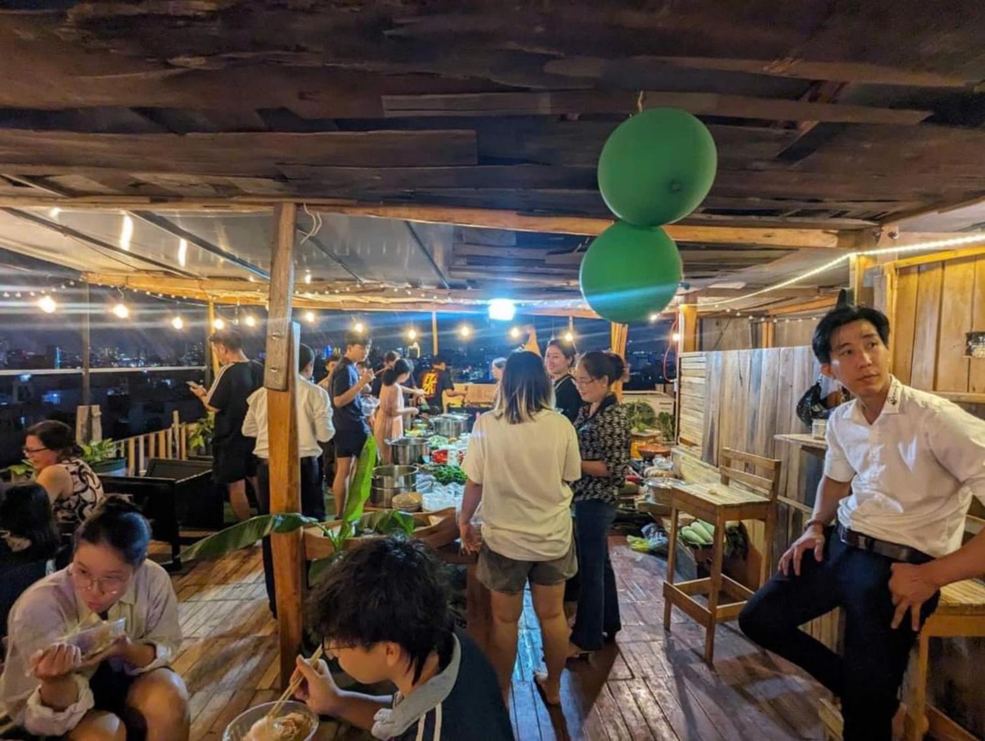 The GK House: Eco-Friendly Central Hostel with Rooftop Views Ho Chi Minh City Exterior photo